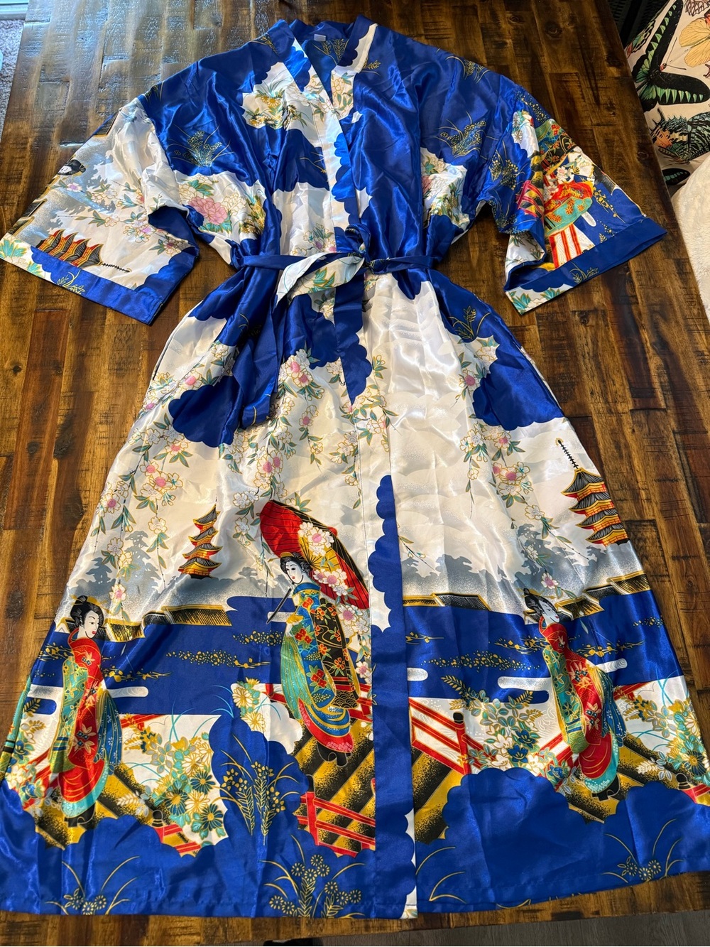 🍒Blue satin like kimono robe geisha print long wrap. bedtime sleepwear gown